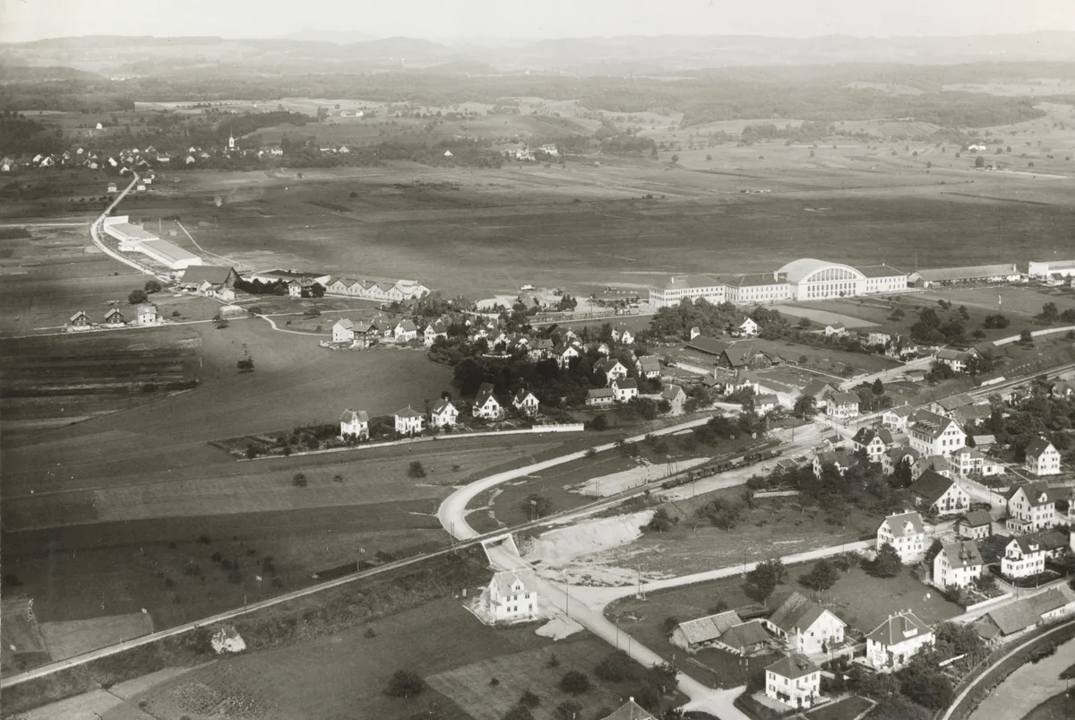 Historische Luftaufnahme eines Flugplatzes